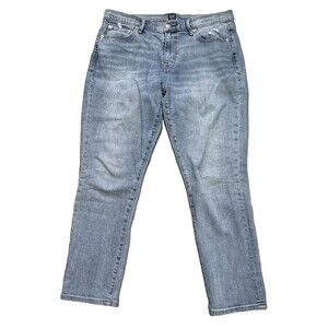 Gap Best Girlfriend Straight Leg Crop 30 / 10 Light Wash Distressed Medium Rise
